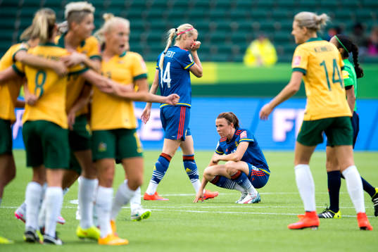 Sveriges Amanda Ilestedt och Therese Sjögran deppar