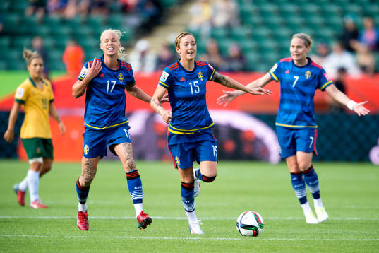 Sveriges Caroline Seger, Teresa Polias och Stephanie Catley