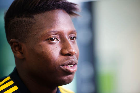 Sveriges Pa Konate pratar med media