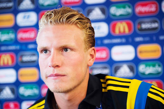 Sveriges Oscar Hiljemark deltar i en presskonferens