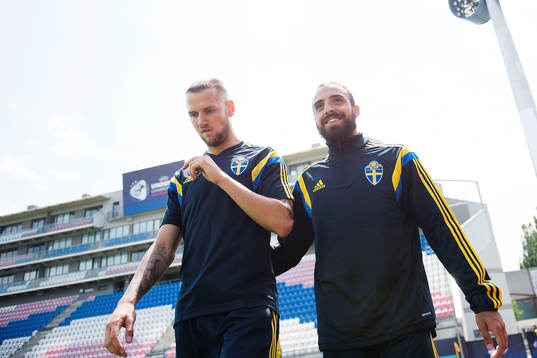 Sveriges Alexander Milosevic och Abdul Khalili