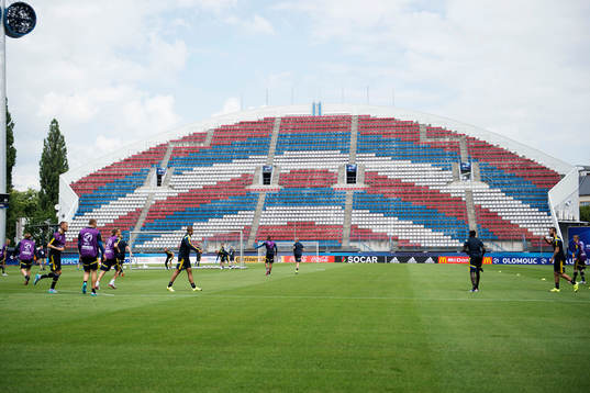 Sveriges spelare tränar på Andruv stadion