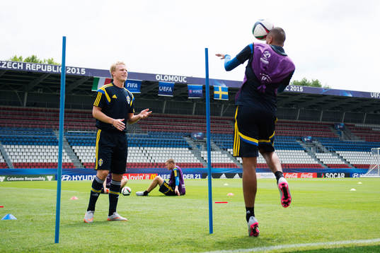 Sveriges Oscar Hiljemark och Isaac Kiese Thelin
