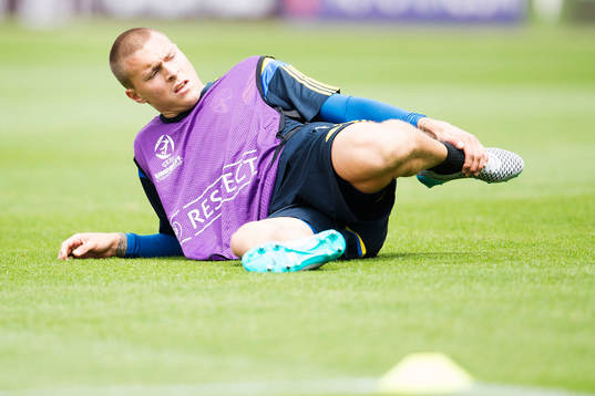 Sveriges Victor Nilsson Lindelöf stretchar