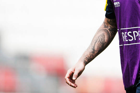 Sveriges John Guidetti har en tatuering