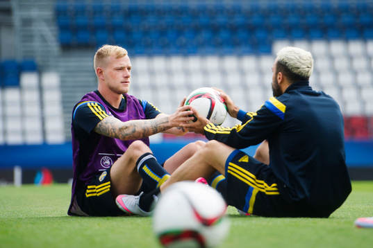 Sveriges John Guidetti och Abdul Khalili