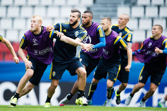 Sveriges Filip Helander, Mikael Ishak och Isaac Kiese Thelin