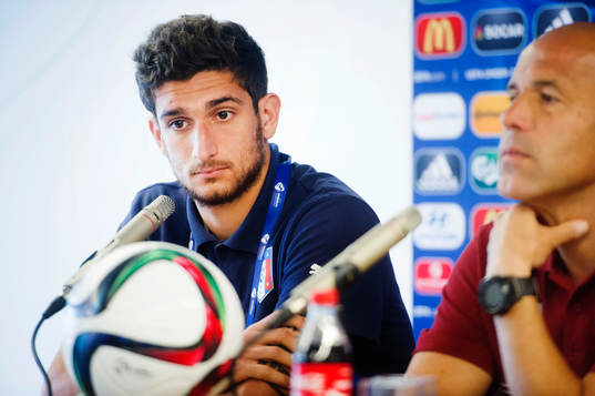 Italiens Matteo Bianchetti deltar i en presskonferens