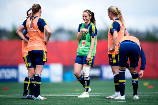 Sveriges Kosovare Asllani