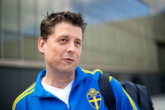 Sveriges läkare Mats Börjesson blir intervjuad