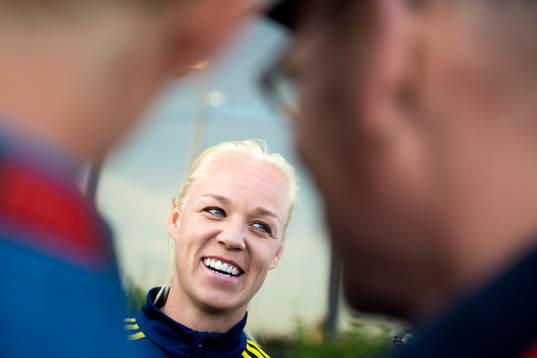 Sveriges Caroline Seger blir intervjuad