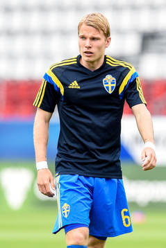 Sveriges Oscar Lewicki värmer upp