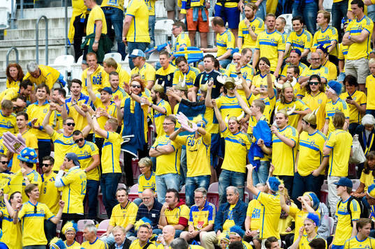 Svenska supportrar på läktaren