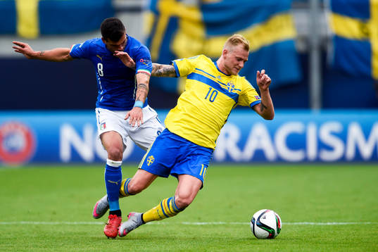 Italiens Stefano Sturaro och Sveriges John Guidetti
