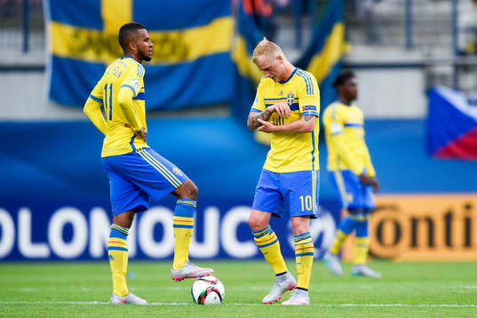Sveriges Isaac Kiese Thelin och John Guidetti deppar