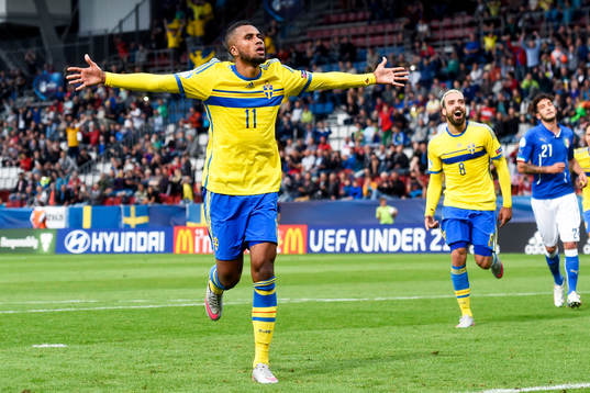 Sveriges Isaac Kiese Thelin jublar