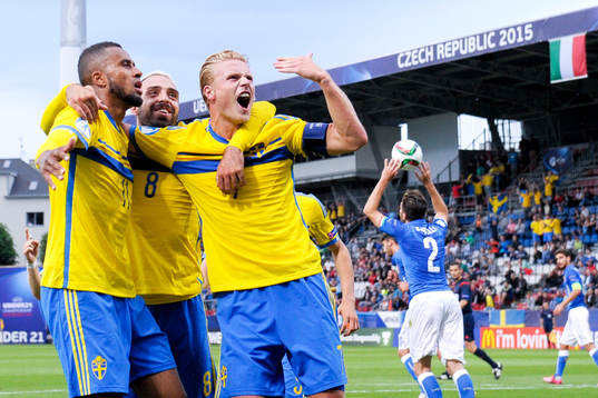 Sveriges Isaac Kiese Thelin jublar