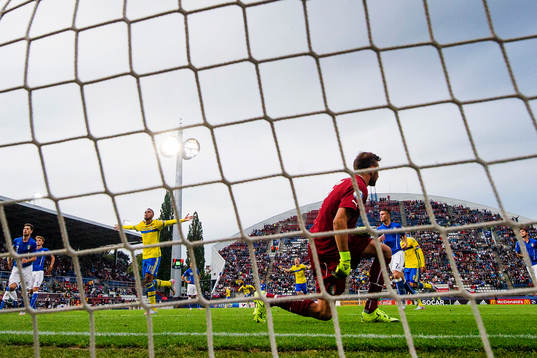 Sveriges Isaac Kiese Thelin jublar