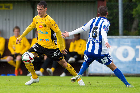 Elfsborgs Liridon Gashi tar sig förbi IFK Göteborgs Adnan