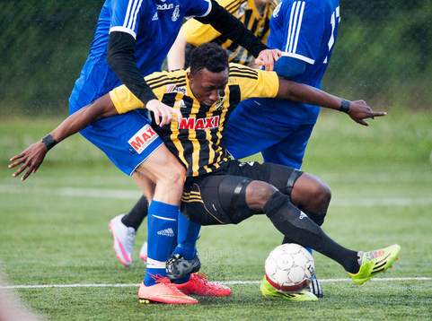 IFK Hässleholms Waxiu Shehu i matchen i division 2 mellan