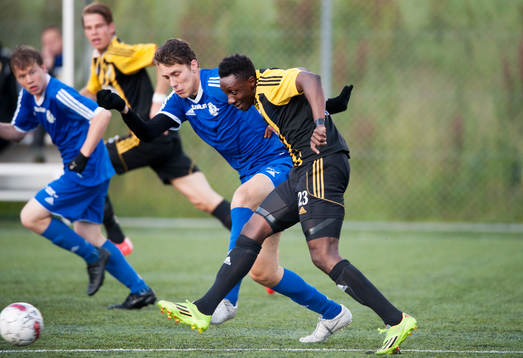 IFK Hässleholms Waxiu Shehu i matchen i division 2 mellan