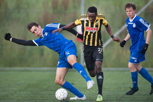 IFK Hässleholms Waxiu Shehu i matchen i division 2 mellan