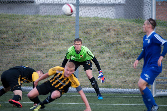 IFK Hässleholms Alexander Nilsson i matchen i division 2