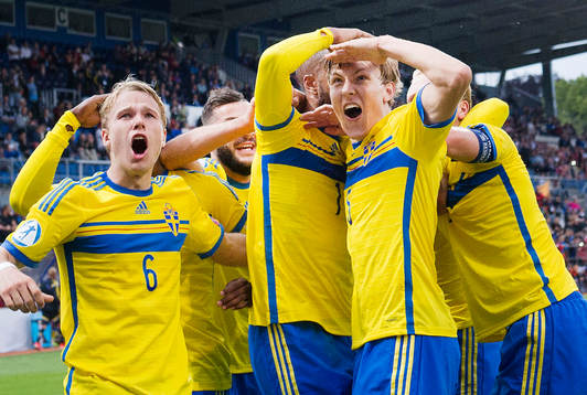 Sveriges Oscar Lewicki och Ludwig Augustinsson jublar