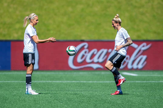 Tysklands Lena Goessling och Anja Mittag