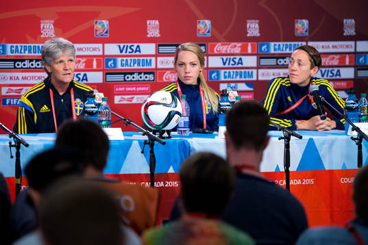 Sveriges förbundskapten Pia Sundhage, Elin Rubensson och