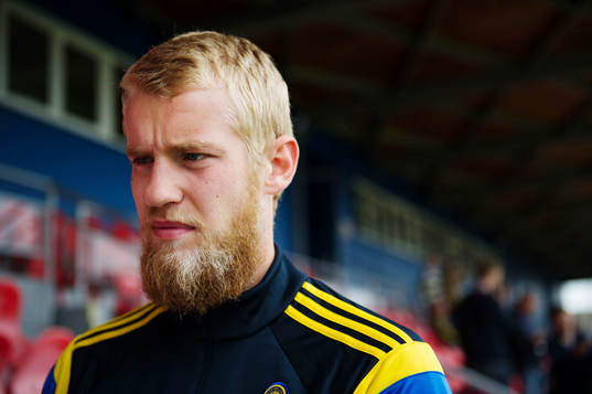 Sveriges Filip Helander pratar med media