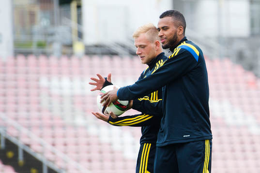 Sveriges John Guidetti och Isaac Kiese Thelin
