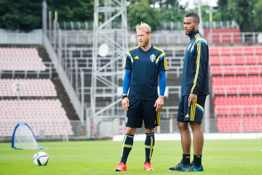 Sveriges naprapat Niklas Vallemholm och Isaac Kiese Thelin