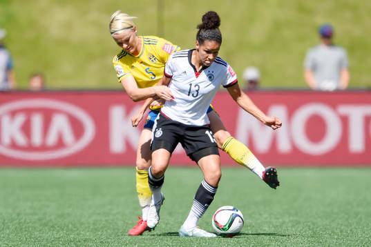 Sveriges Nilla Fischer och Tysklands Celia Sasic