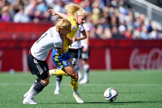 Tysklands Saskia Bartusiak och Sveriges Sofia Jakobsson i
