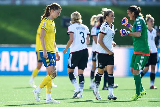 Sveriges Lotta Schelin deppar samtidigt som Tysklands