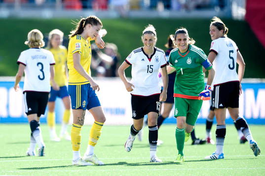 Sveriges Lotta Schelin deppar samtidigt som Tysklands