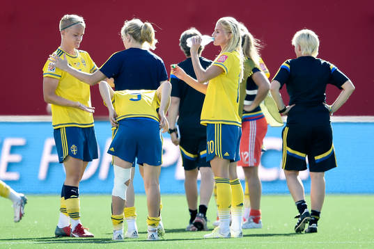 Sveriges Nilla Fischer och Sofia Jakobsson deppar