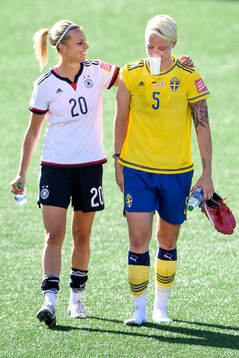 Tysklands Lena Goessling och Sveriges Nilla Fischer