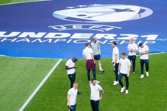 Englands spelare känner på planen