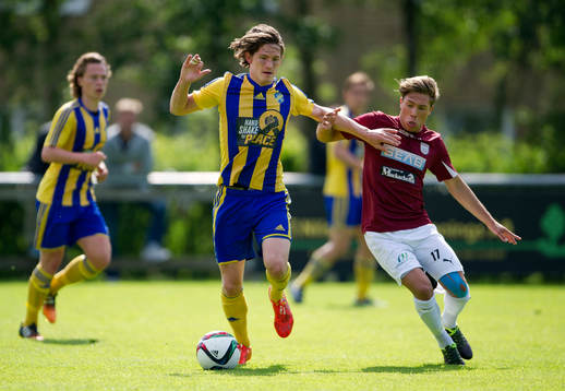 Eskilsminnes Robin Book mot Nikola Ladan