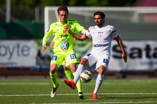 Jönköpings Daryl Smylie och Assyriskas Alexander Nilsson