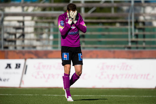 Assyriskas målvakt Robin Malmkvist deppar