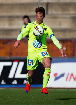 Jönköpings Tommy Thelin med bollen