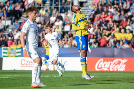 Sveriges Isaac Kiese Thelin reagerar