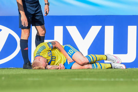 Sveriges John Guidetti har ont