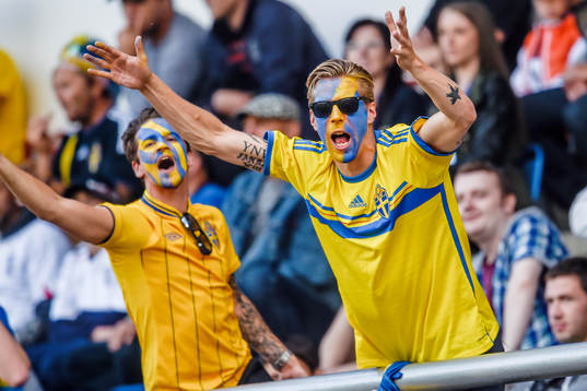 Svenska supportrar reagerar