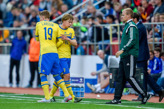 Sveriges Simon Tibbling blir utbytt till förmån av Sam