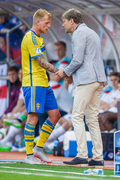Sveriges John Guidetti och Sveriges förbundskapten Håkan