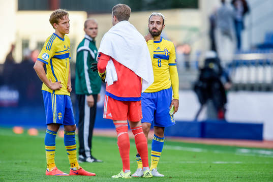 Sveriges målvakt Patrik Carlgren deppar med Ludwig